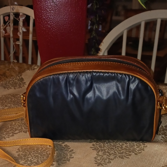 Hunting World Vintage Crossbody Bag Navy Blue/Tan Authentic with certificate - Picture 3 of 16